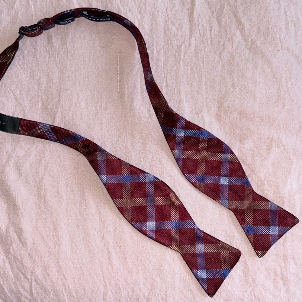 Bow tie
